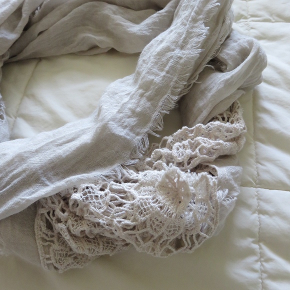 SOLD Lacy Cream Infinity Scarf NWOT - Picture 3 of 3